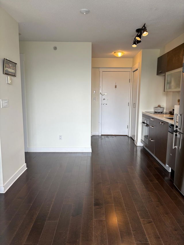 412 - 10777 University Drive