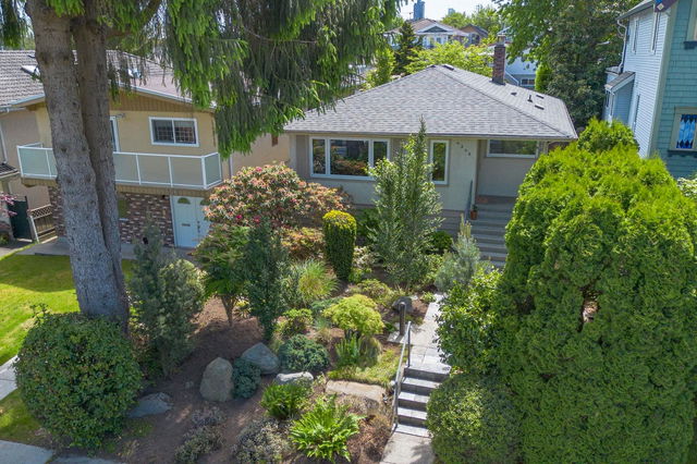 4342 Oxford Street