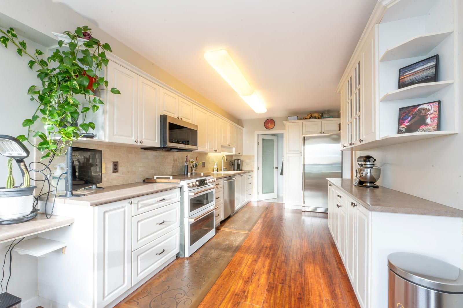 Listing Image 12