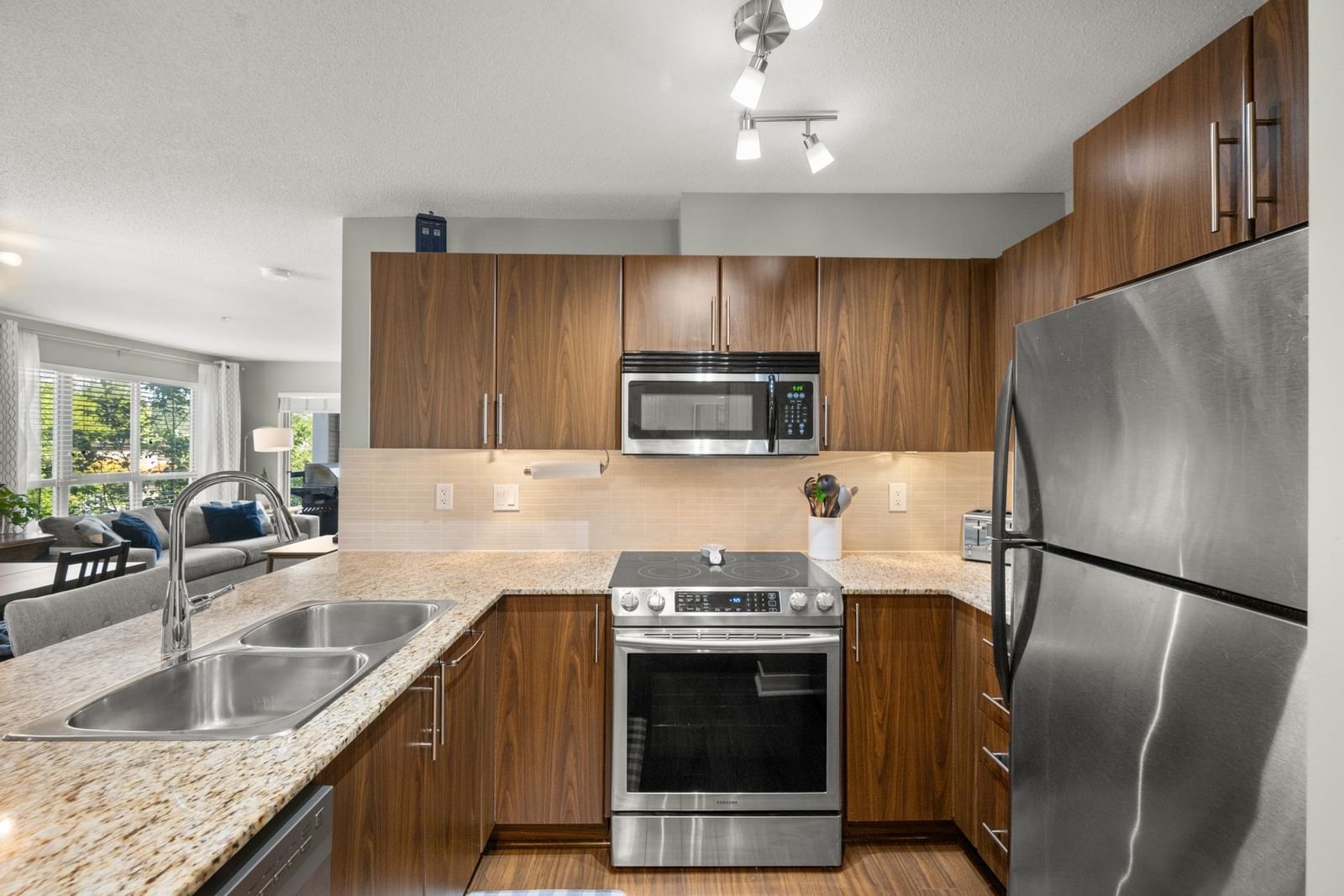 Listing Image 14