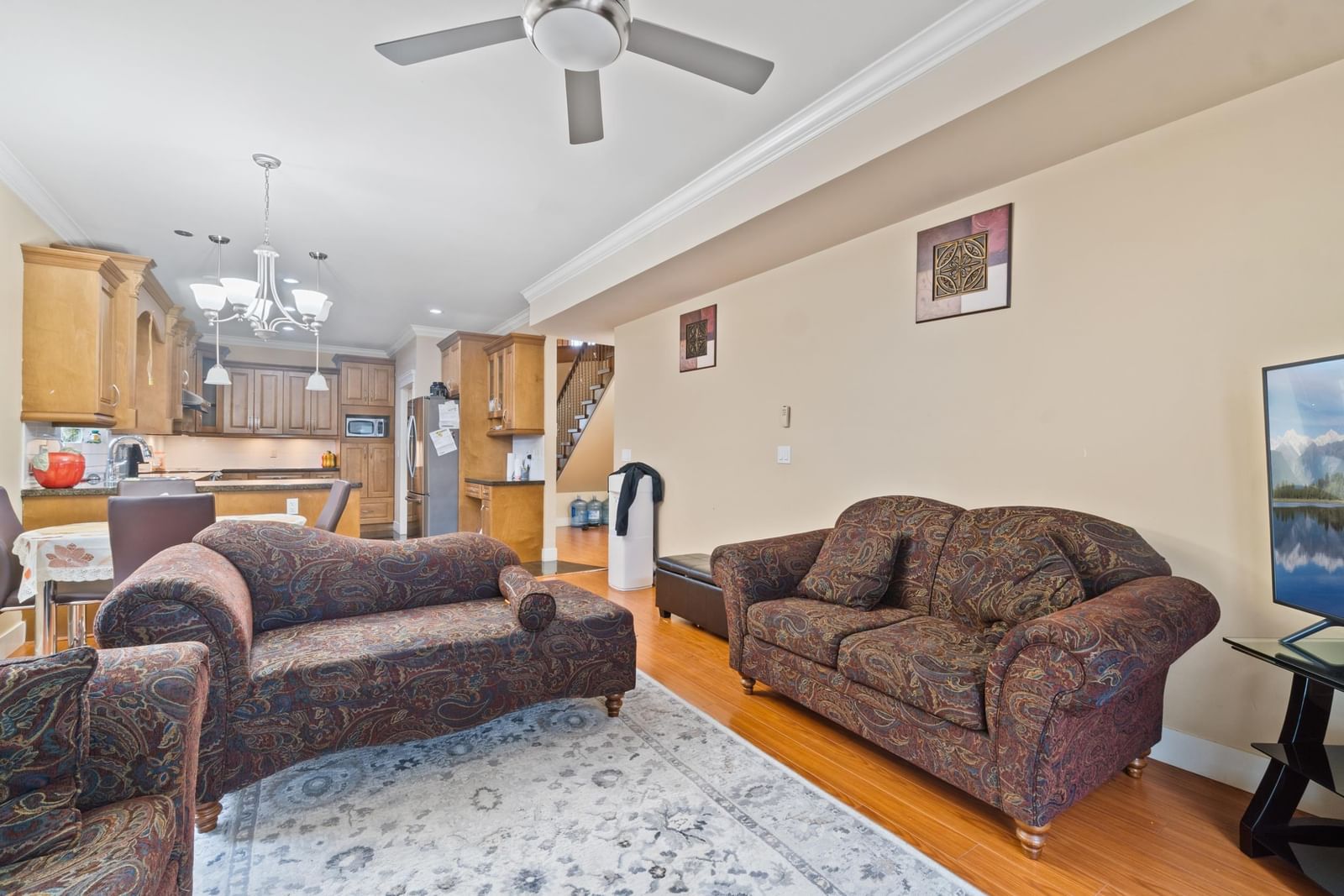 Listing Image 8