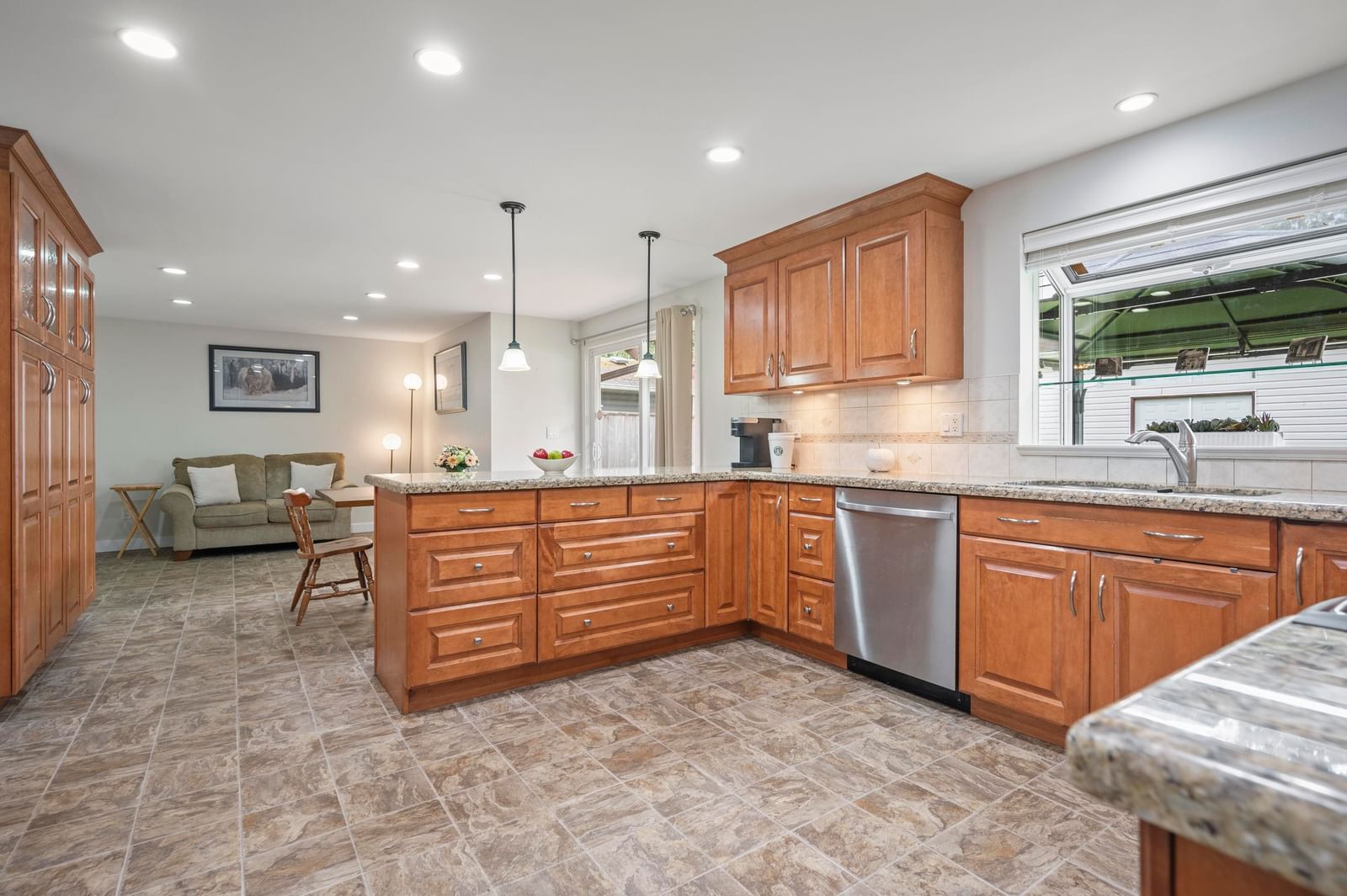 Listing Image 9