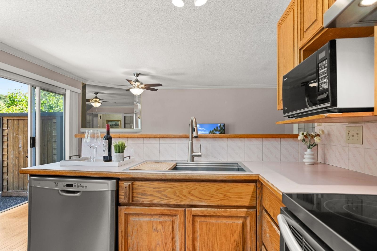 Listing Image 12
