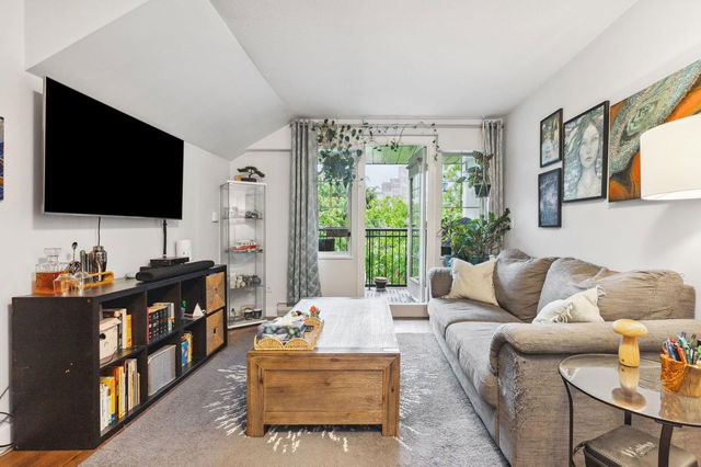 407 - 929 16th Avenue W