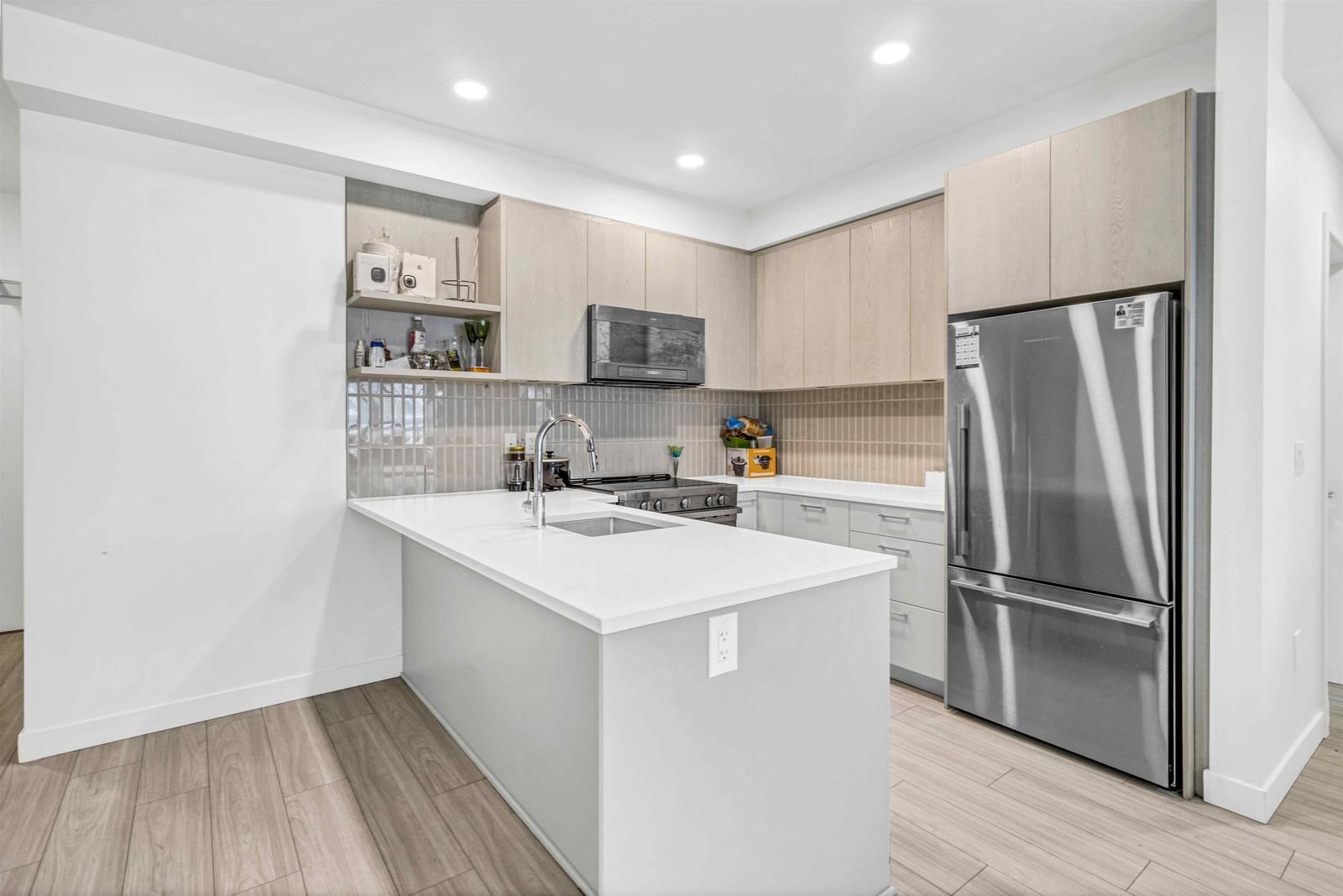Listing Image 9