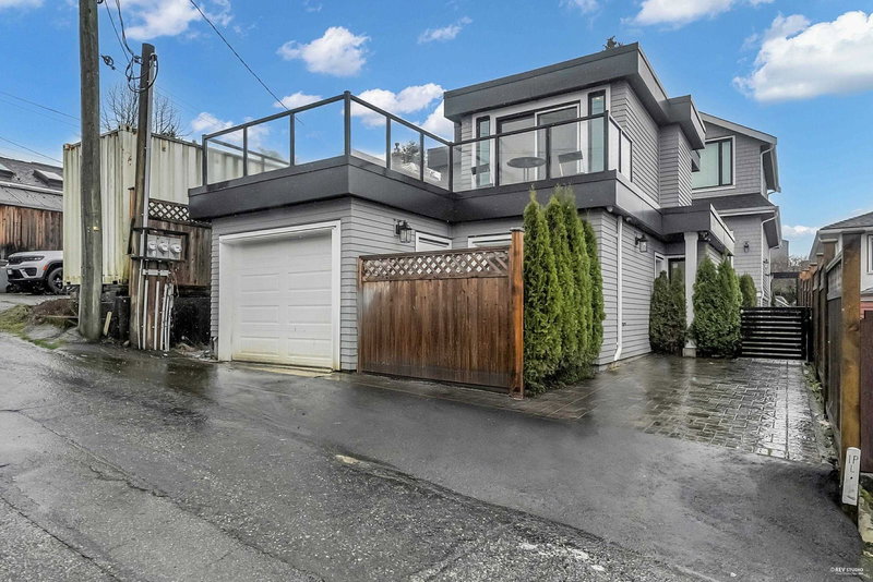 3429 Dundas Street, Vancouver, V5K 1R9 | Image 2
