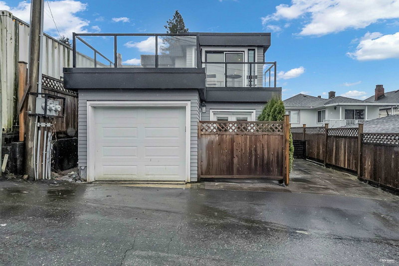 3429 Dundas Street, Vancouver, V5K 1R9 | Image 3
