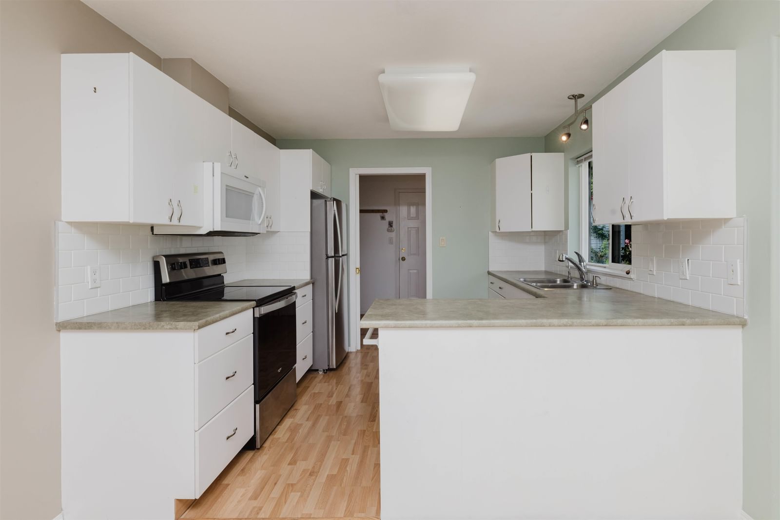 Listing Image 8