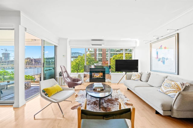 303 - 1600 Hornby Street