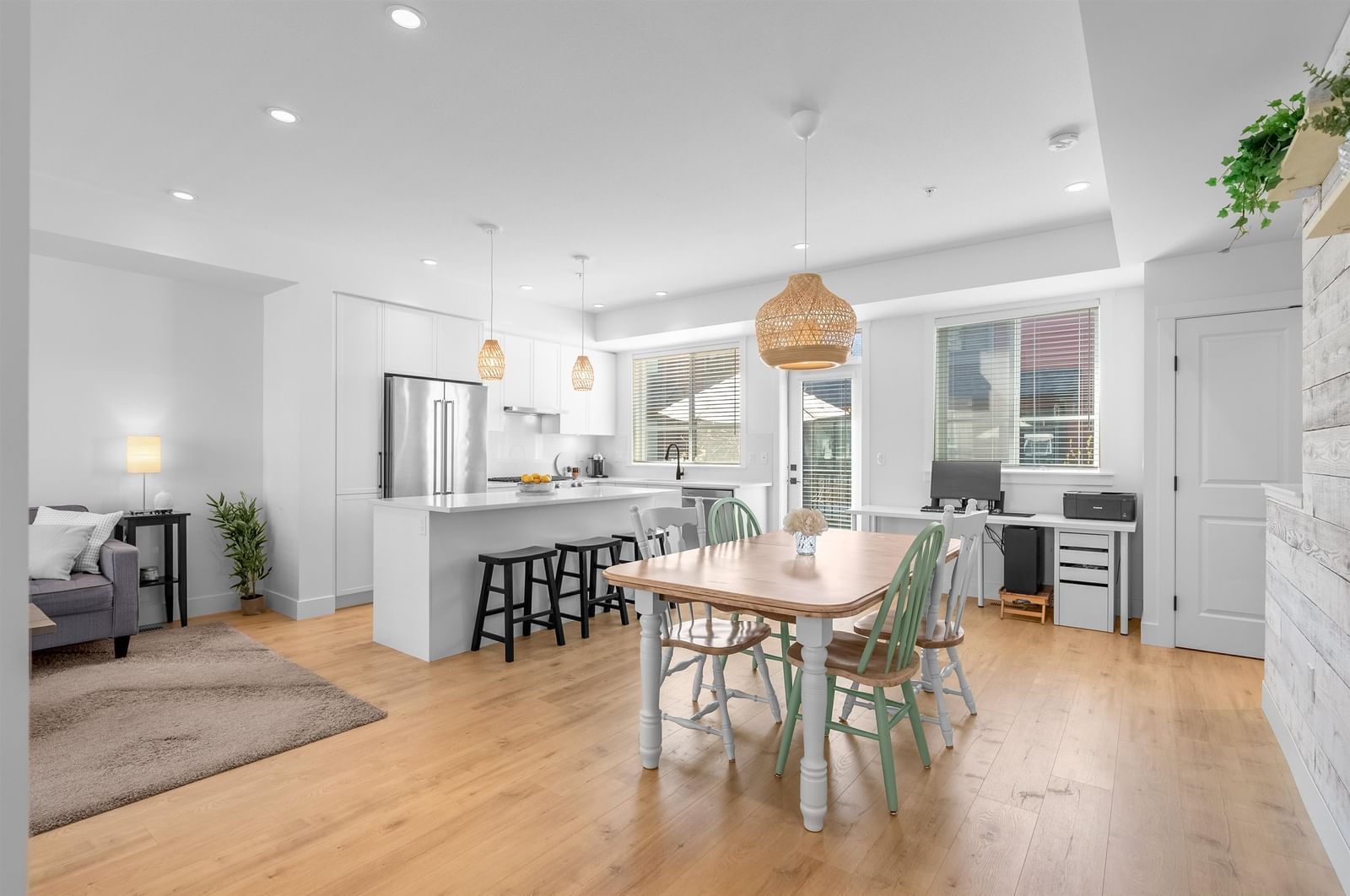 Listing Image 19