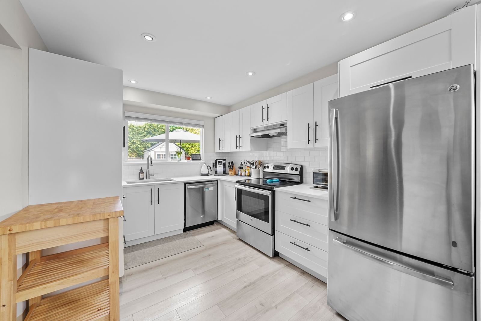 Listing Image 12