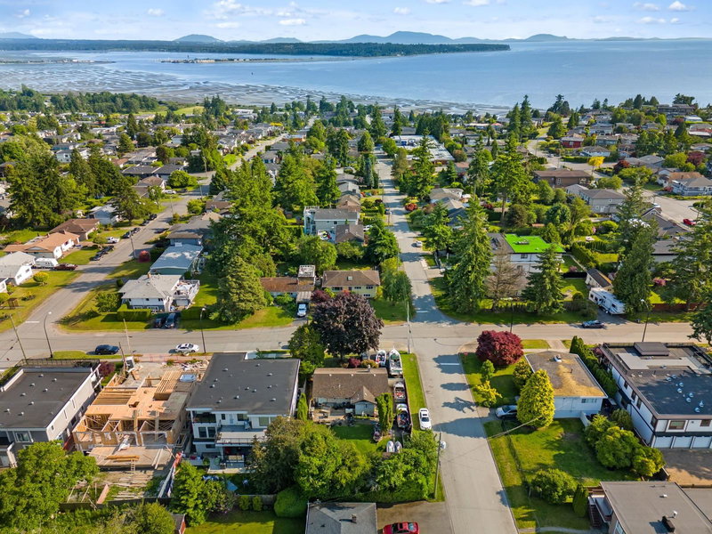 15661 Roper Avenue, White Rock, V4B 2G9 | Image 3