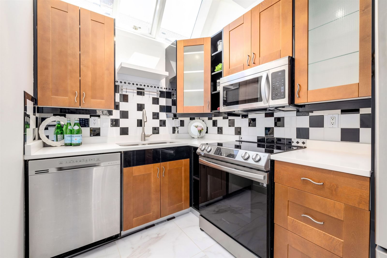 Listing Image 12