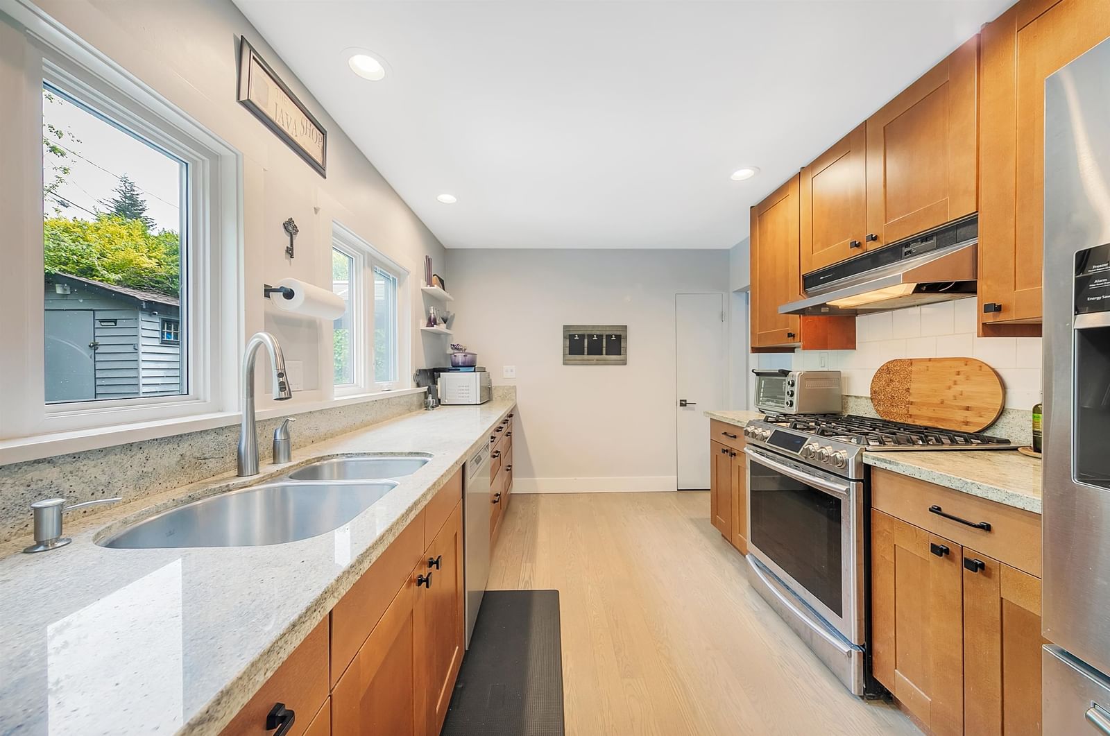Listing Image 14