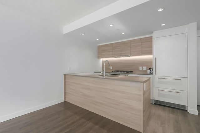 TH2 - 988 Quayside Drive
