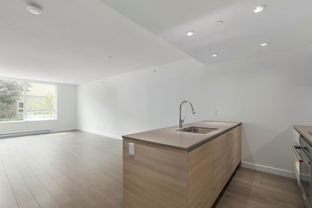 TH2 - 988 Quayside Drive