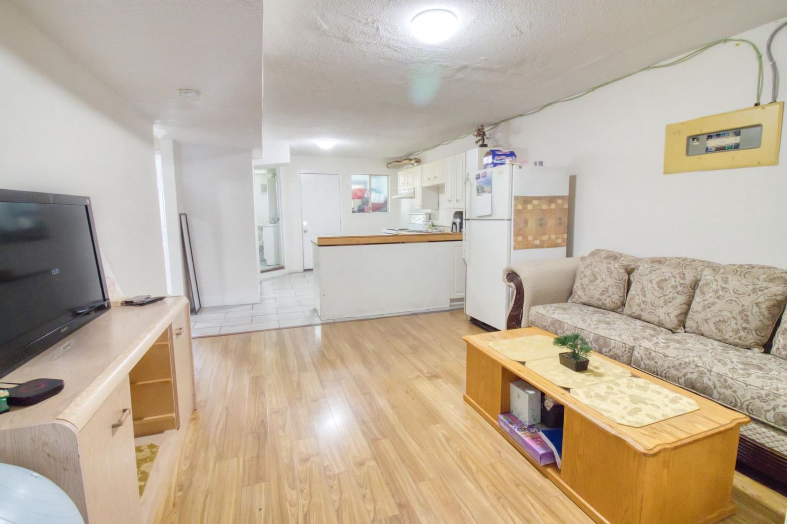 Listing Image 8