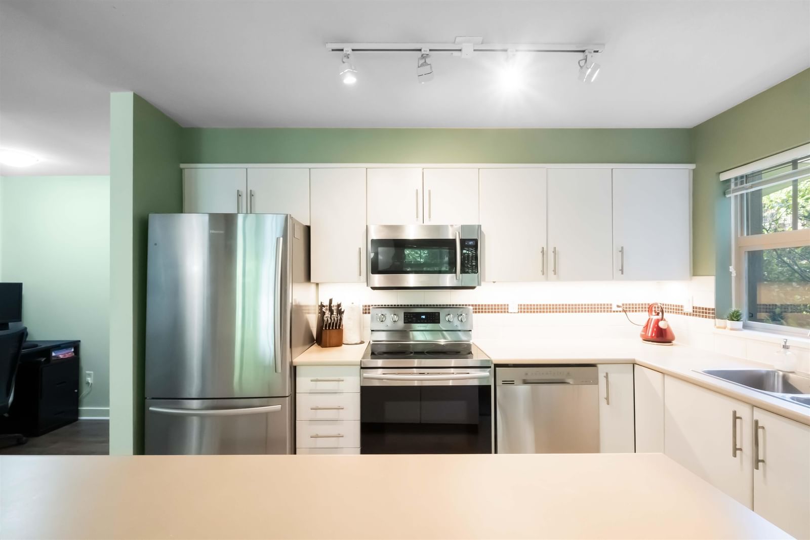 Listing Image 19