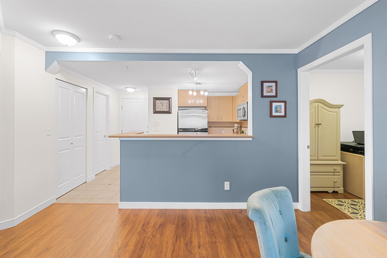 Listing Image 8