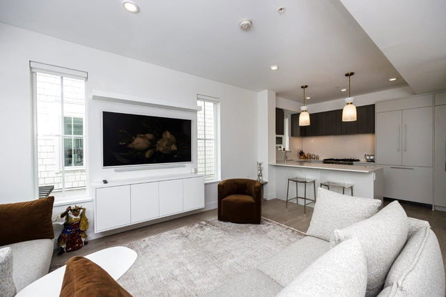 918 W 49th