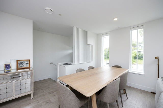 918 W 49th