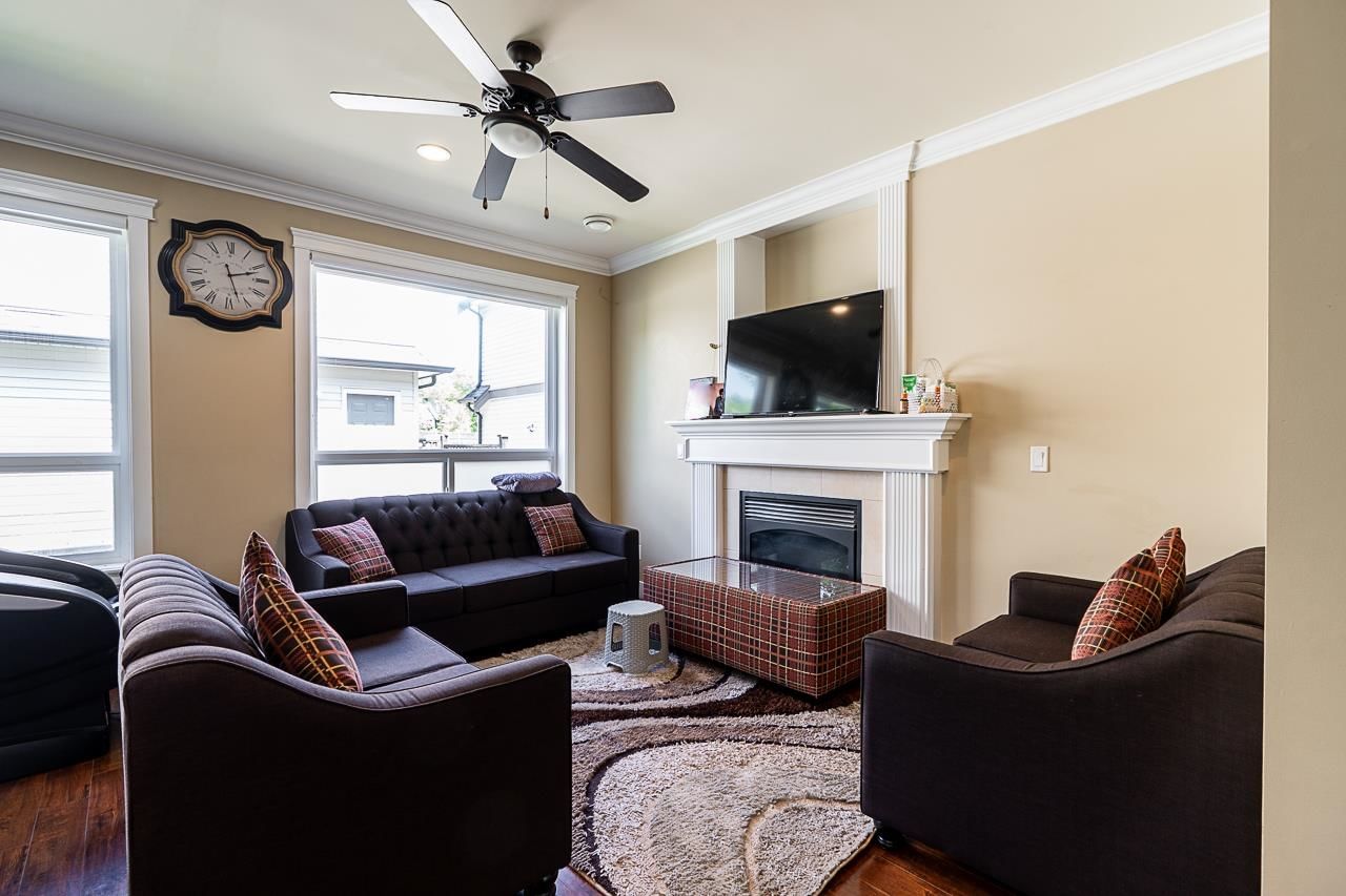 Listing Image 11
