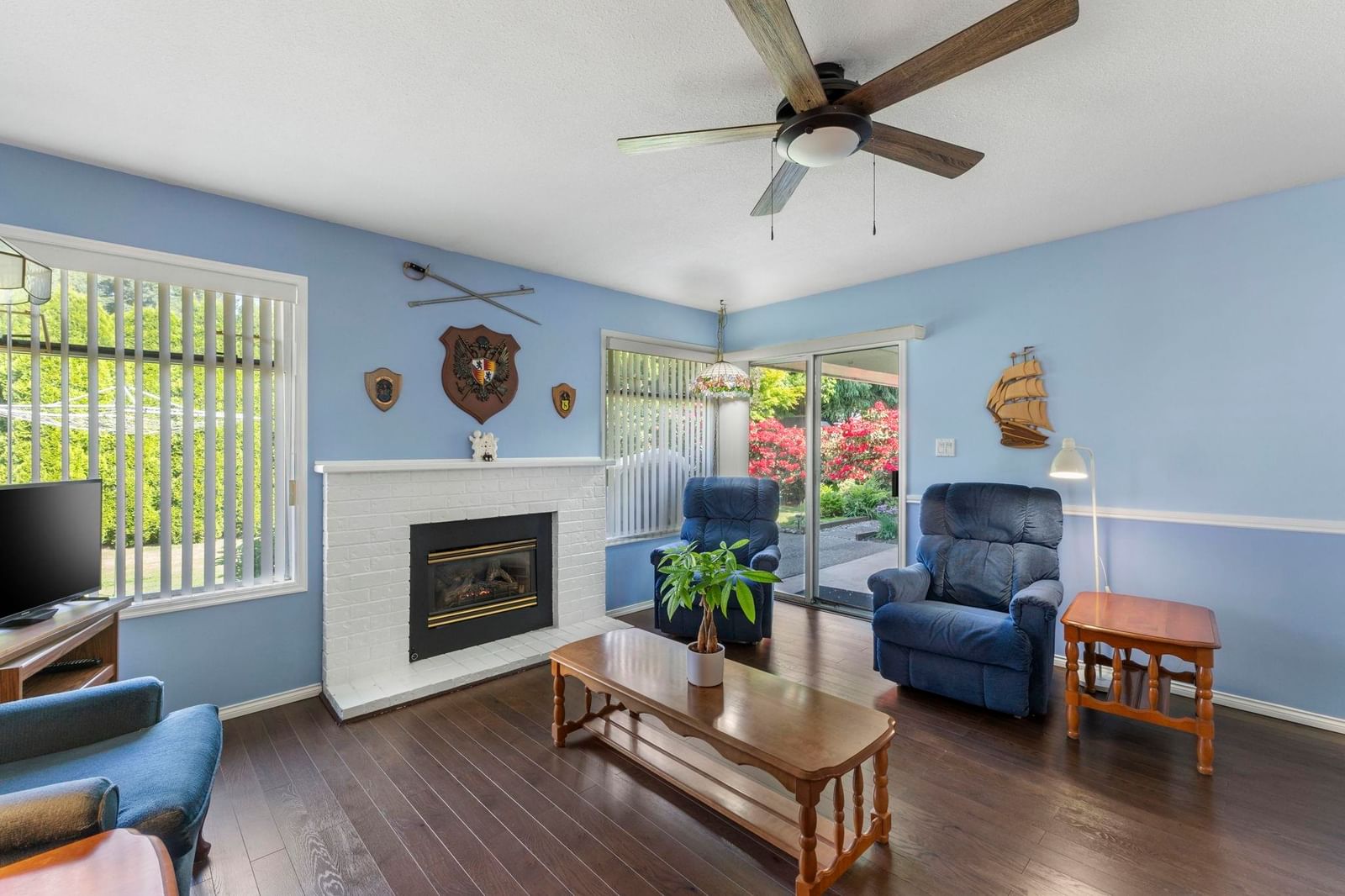 Listing Image 5