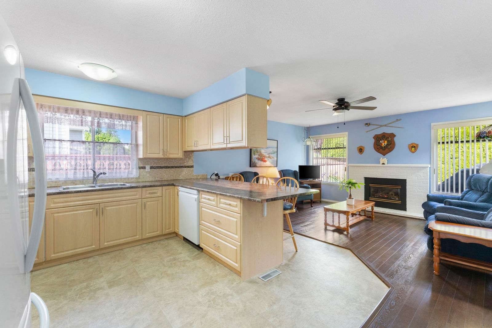 Listing Image 9