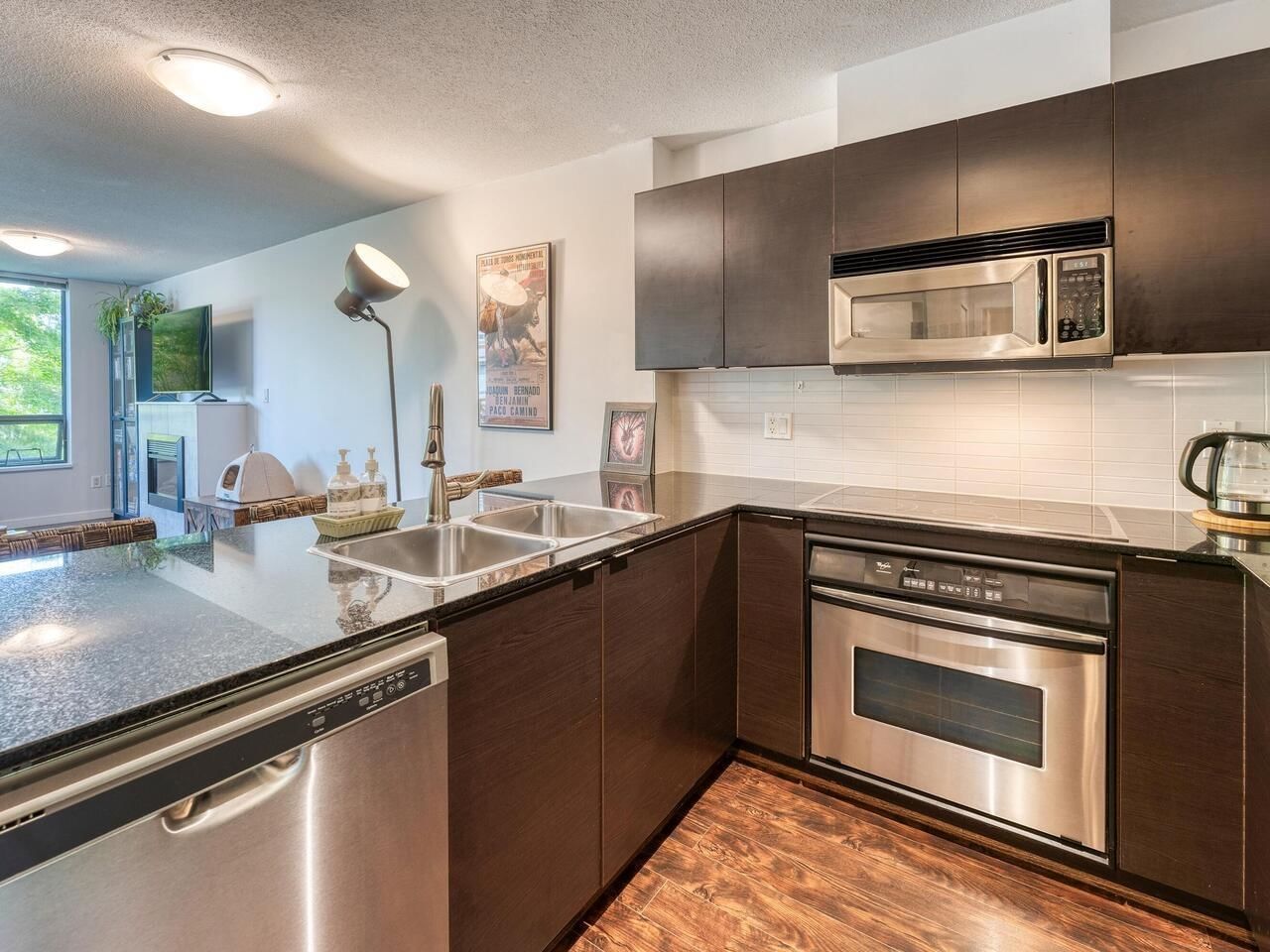 Listing Image 10
