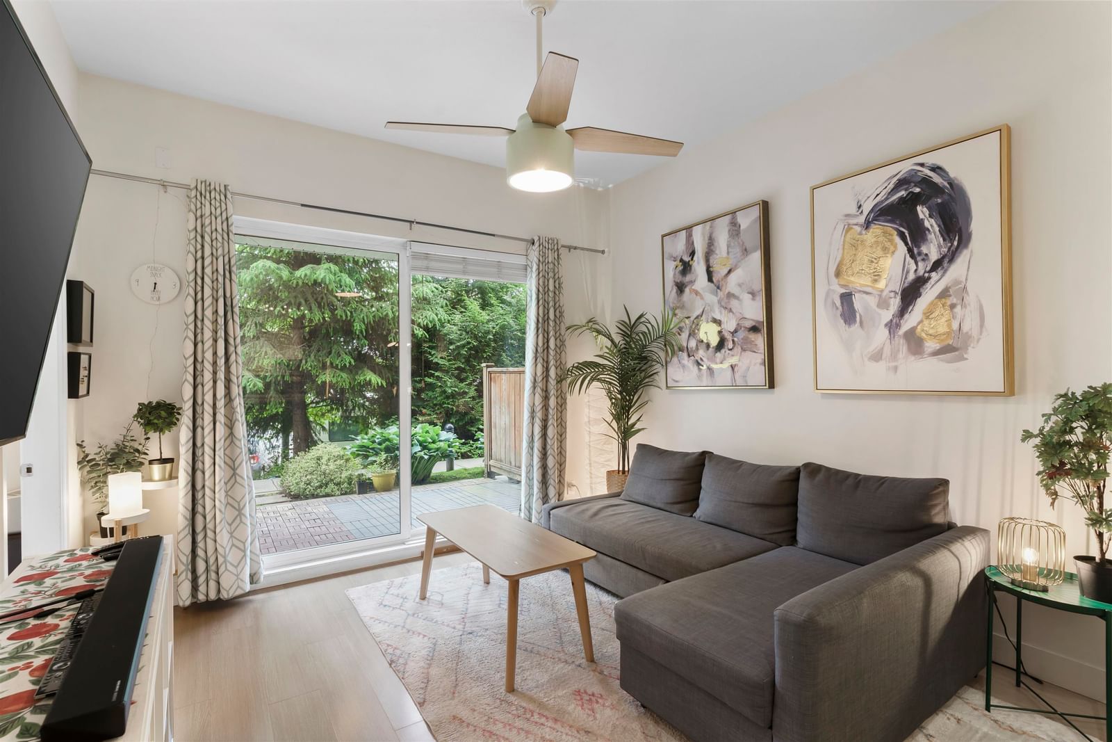 Listing Image 9