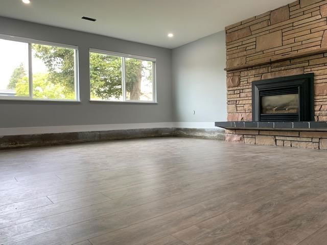 B - 5193 Whitworth Crescent N
