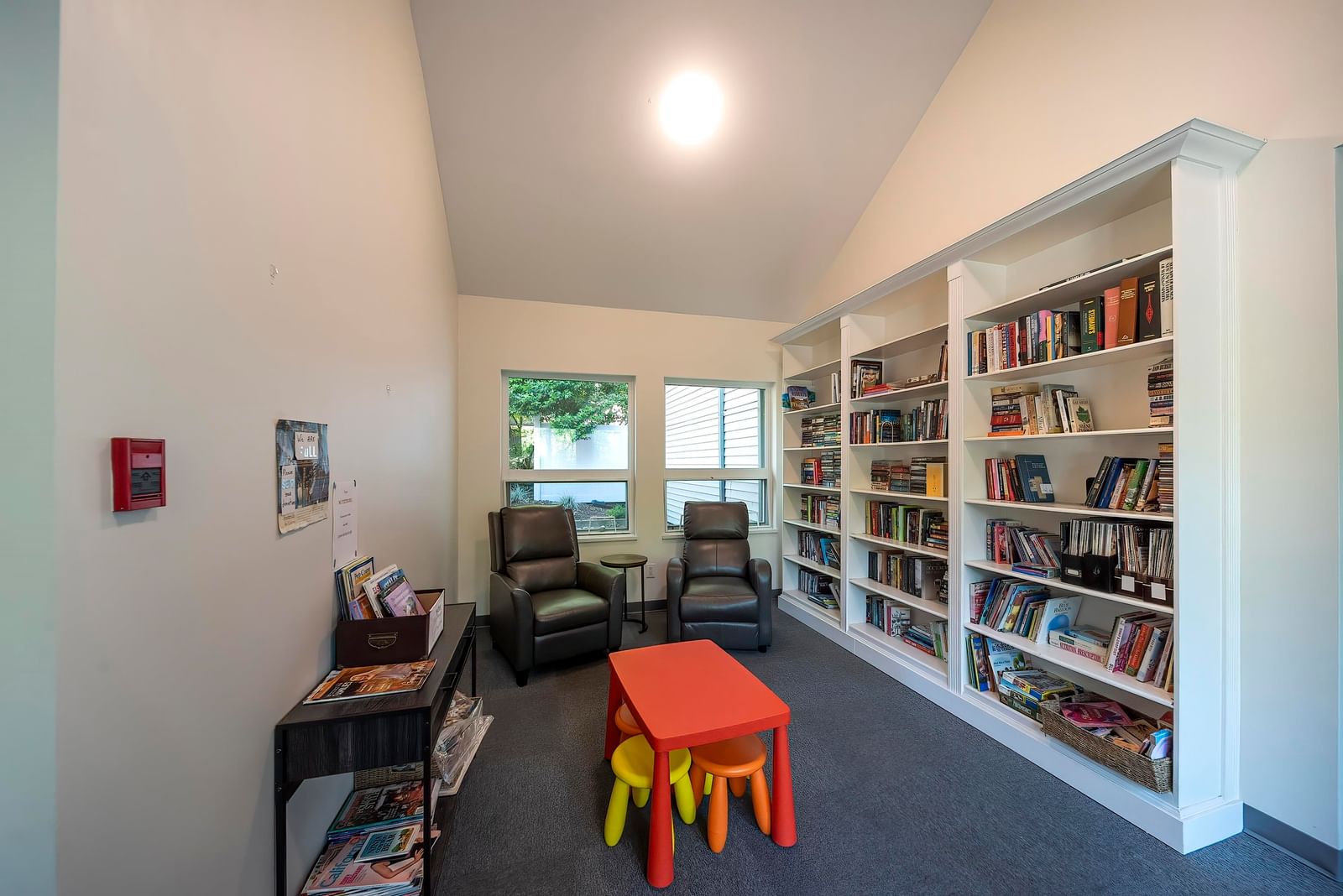 Listing Image 4