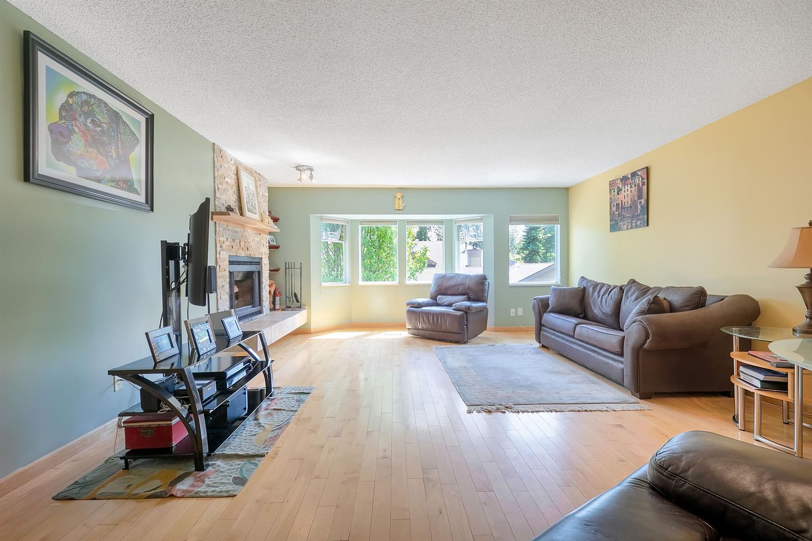 Listing Image 4