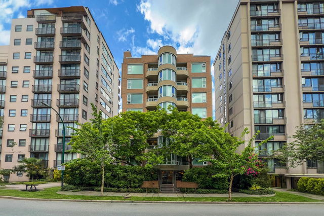 402 - 1845 Robson Street