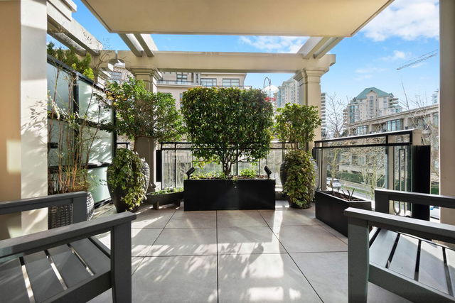 201 - 533 Waters Edge Crescent