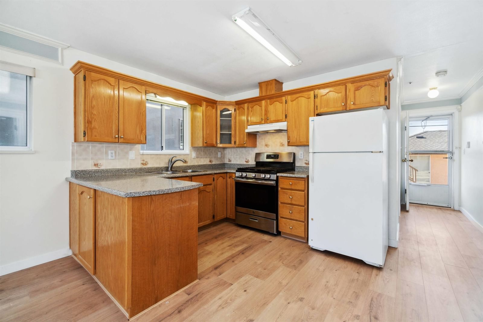 Listing Image 5