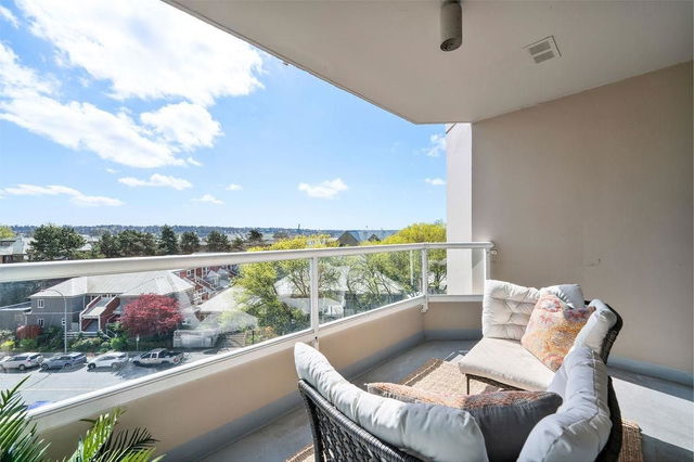 502 - 1065 Quayside Drive