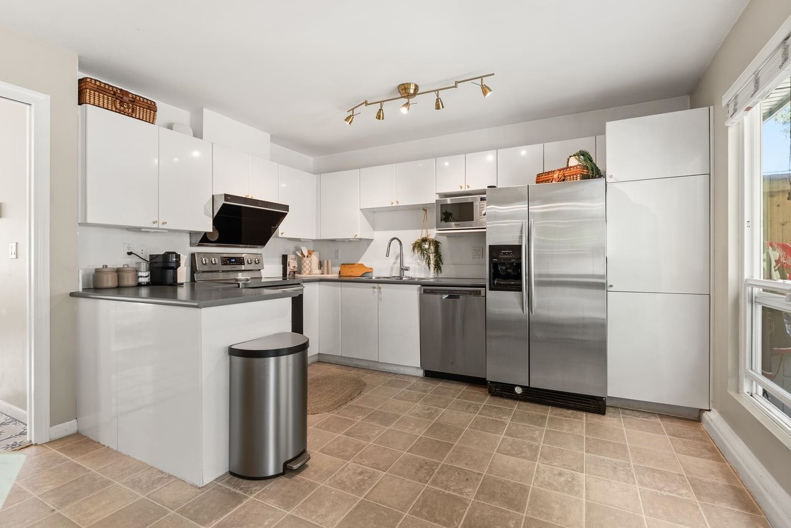 Listing Image 19