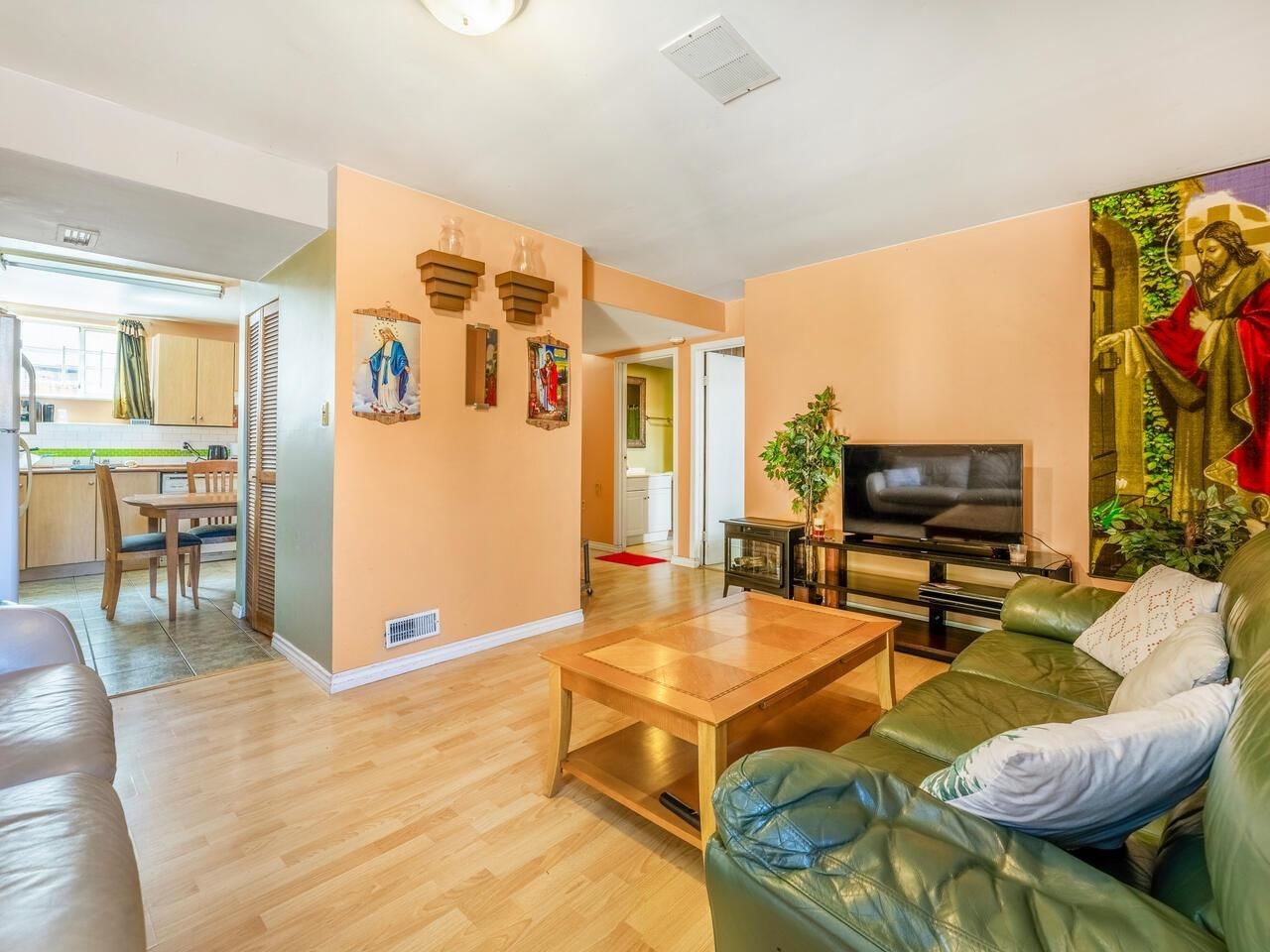 Listing Image 12