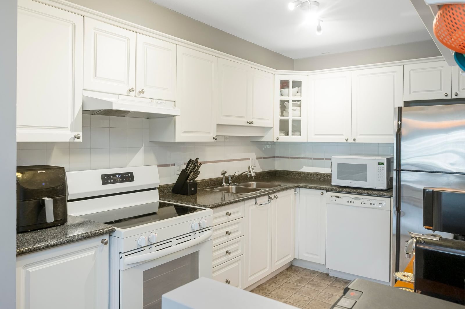 Listing Image 12