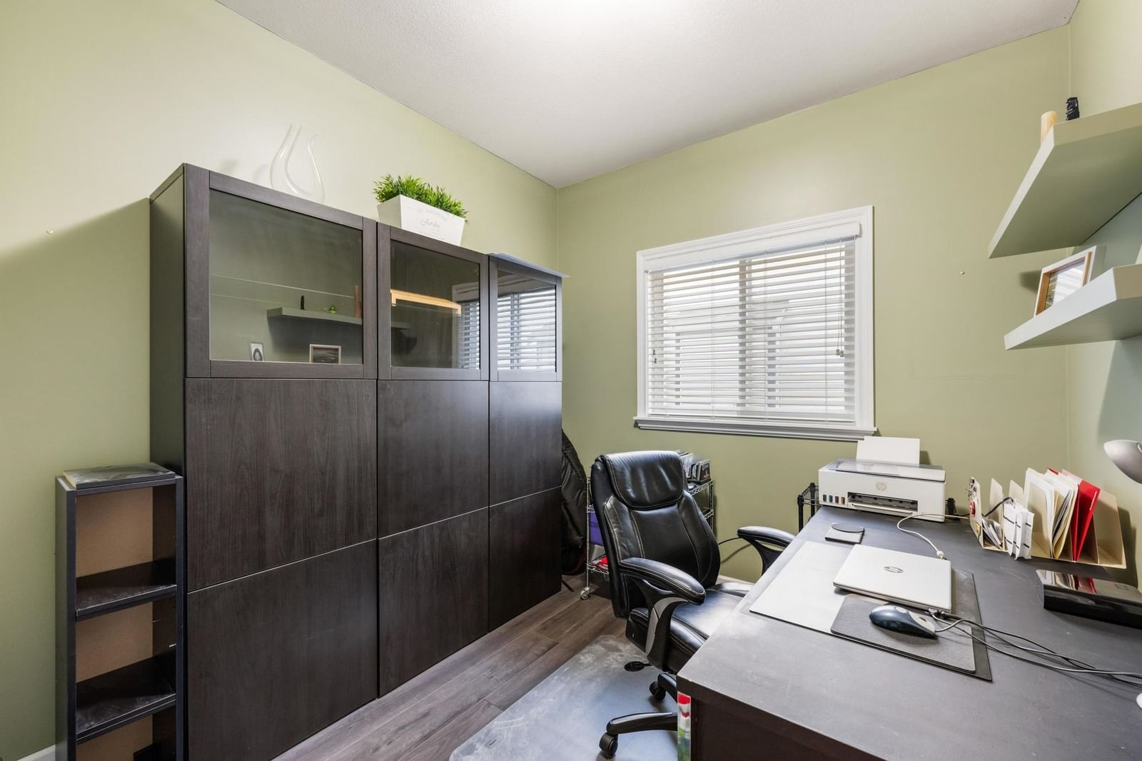 Listing Image 15