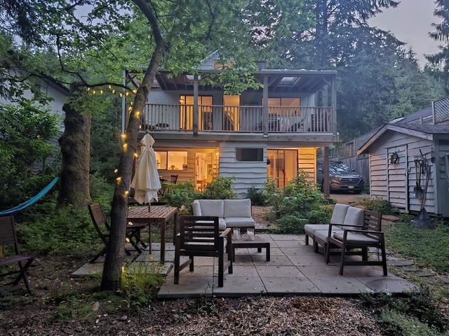 1706 Deep Cove Road