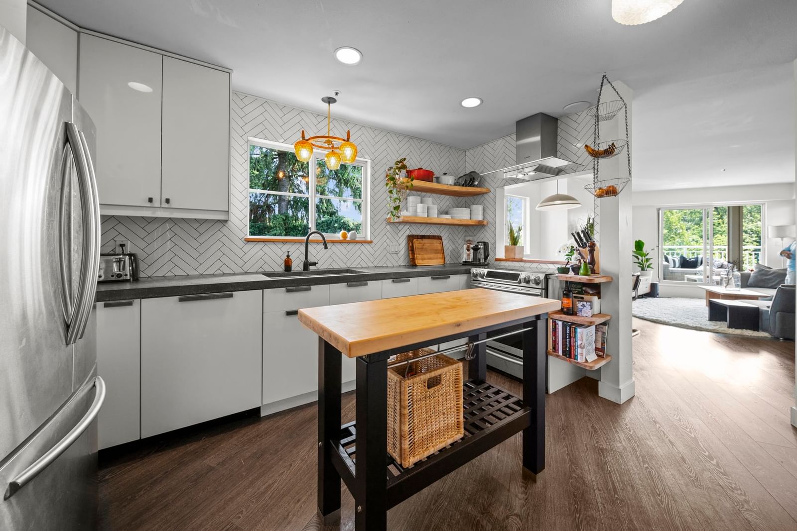 Listing Image 10