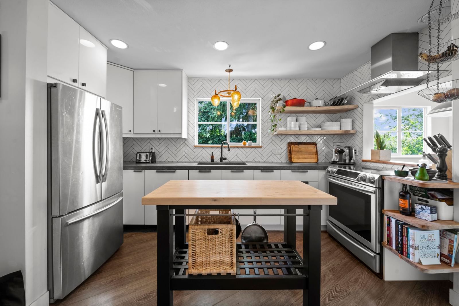 Listing Image 9