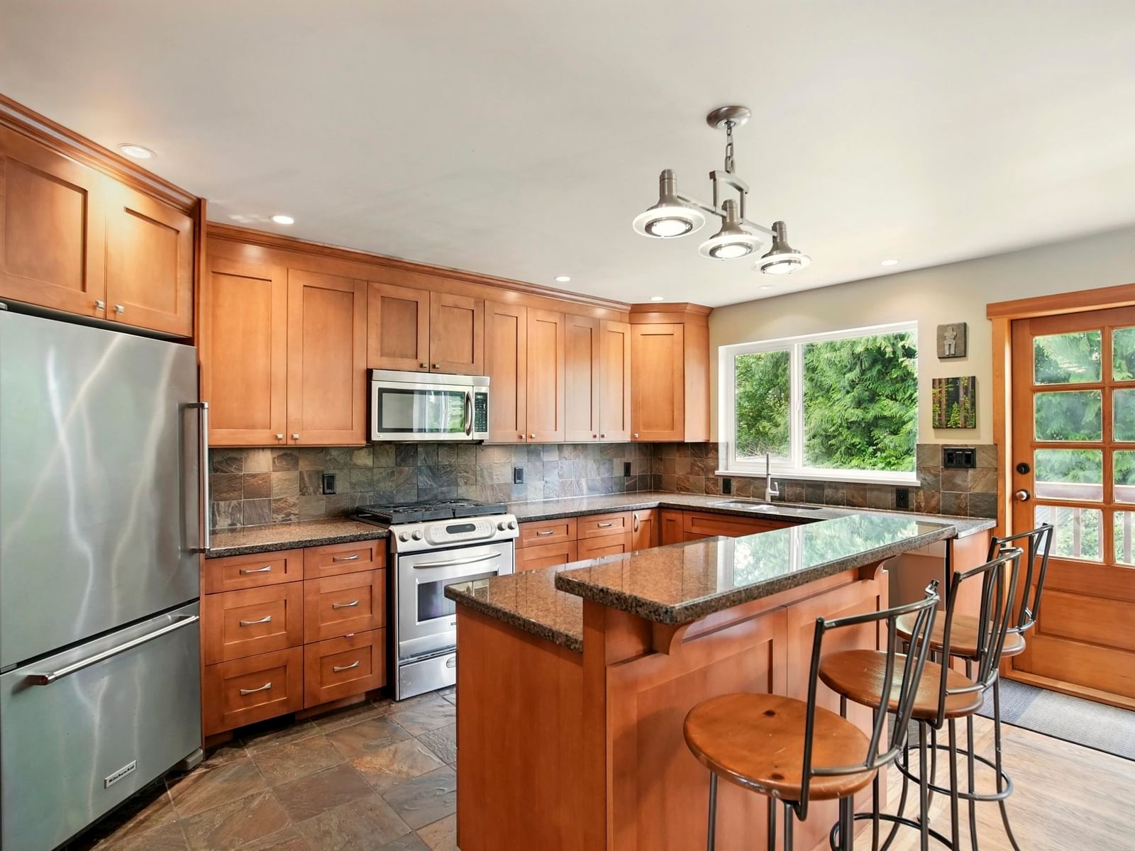 Listing Image 11