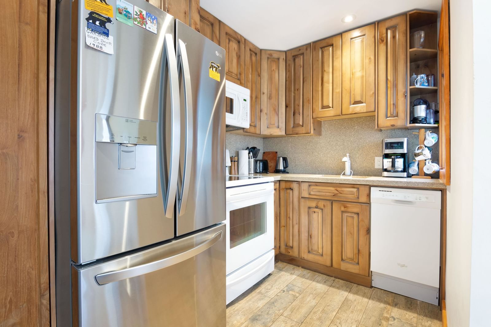 Listing Image 6