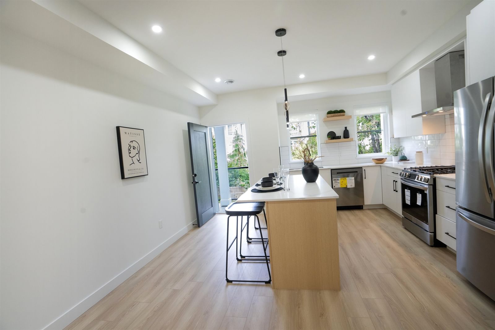 Listing Image 5