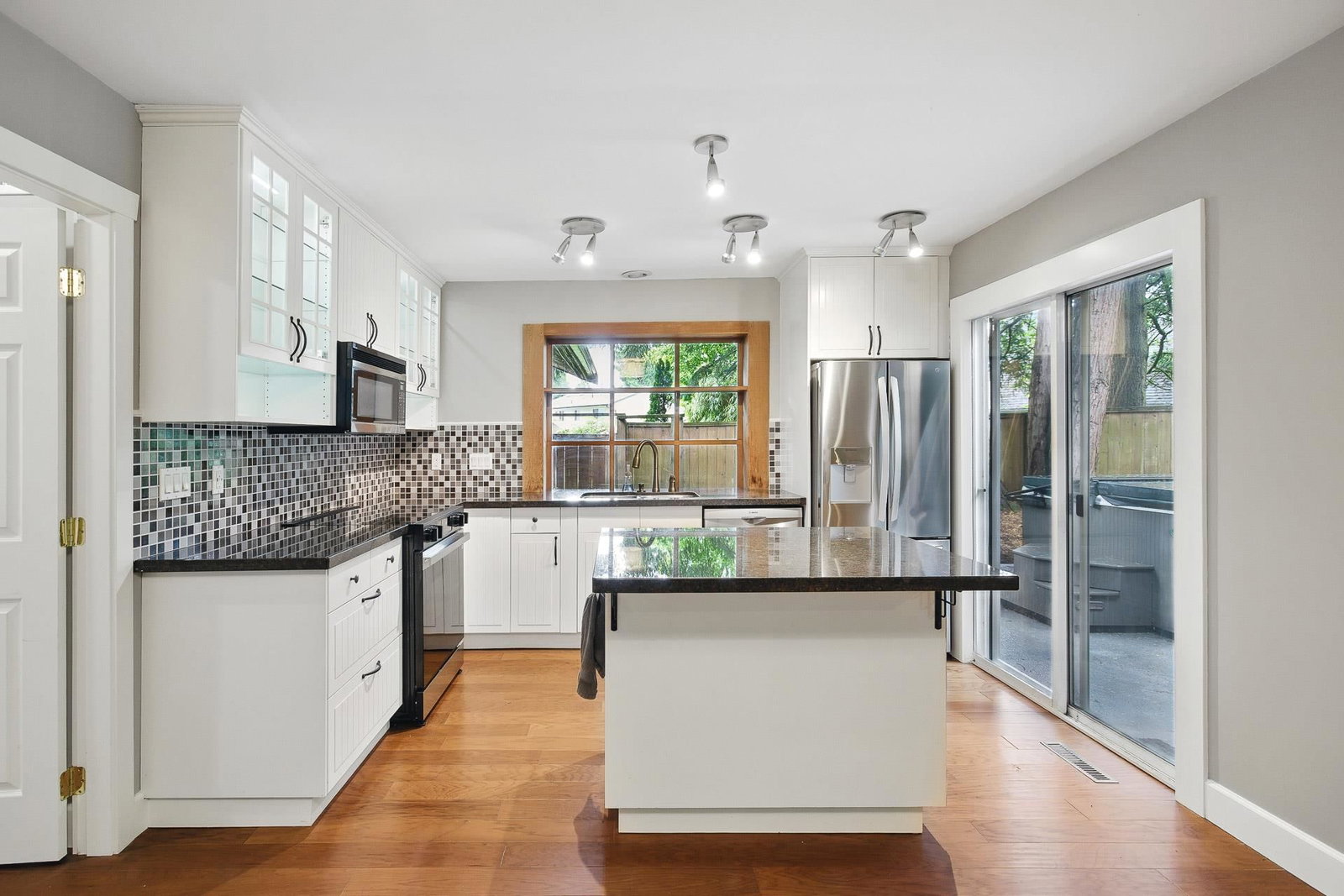 Listing Image 12