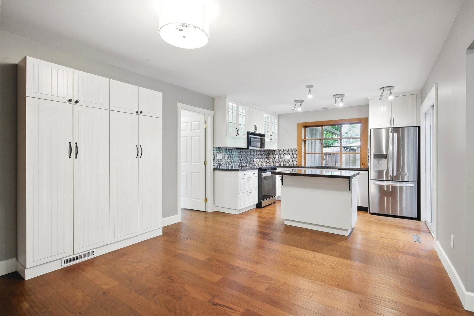 Listing Image 9