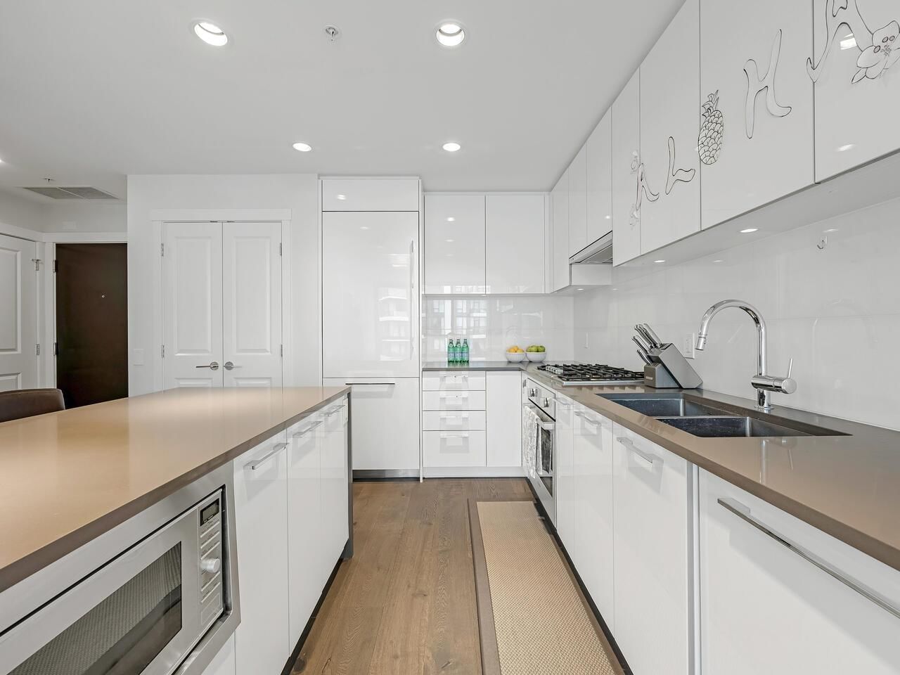 Listing Image 5